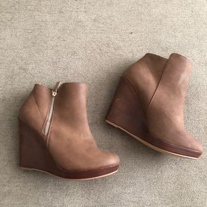 *NEVER WORN* Torrid Cognac Booties